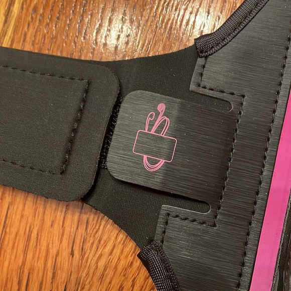 LOVPHONE Sports Armband for IPhones. Holds Key, Earbuds & Card. Rosy/Black. NEW! - Picture 12 of 15